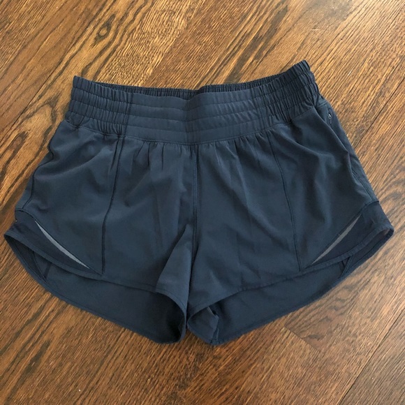 lululemon athletica Pants - NWOT Lululemon Hotty Hot Short 2.5” High Rise